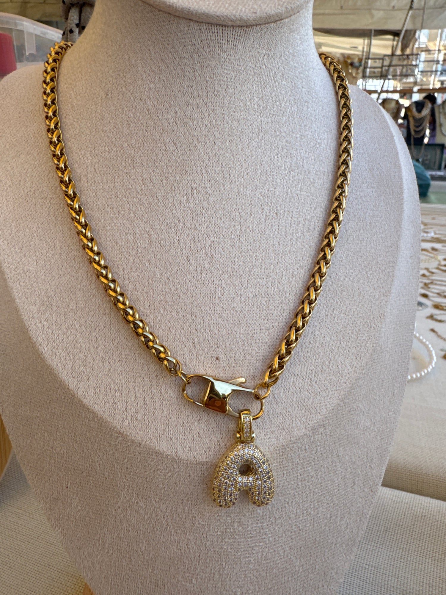 Collana moschettone con lettera tutte le lettere