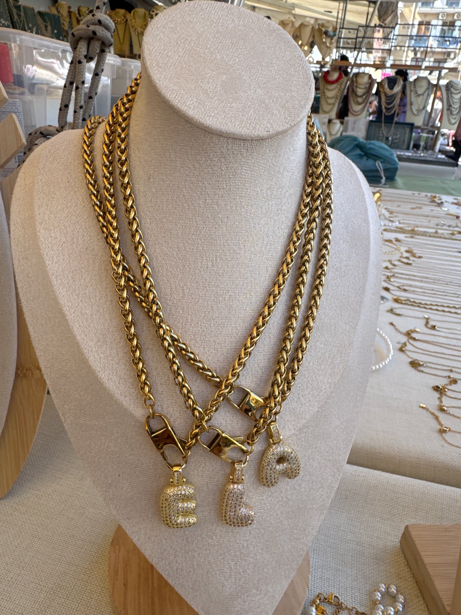 Collana moschettone con lettera tutte le lettere